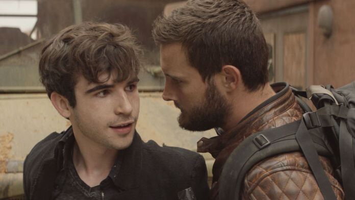 Felix encara Percy no 6º episódio da 1ª temporada de The Walking Dead: World Beyond.