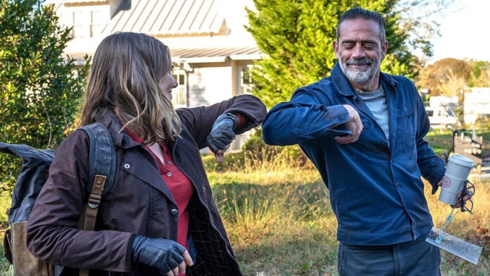 The Walking Dead | Lauren Cohan (Maggie) e Jeffrey Dean Morgan (Negan) nos bastidores das gravações dos episódios extras da 10ª temporada.