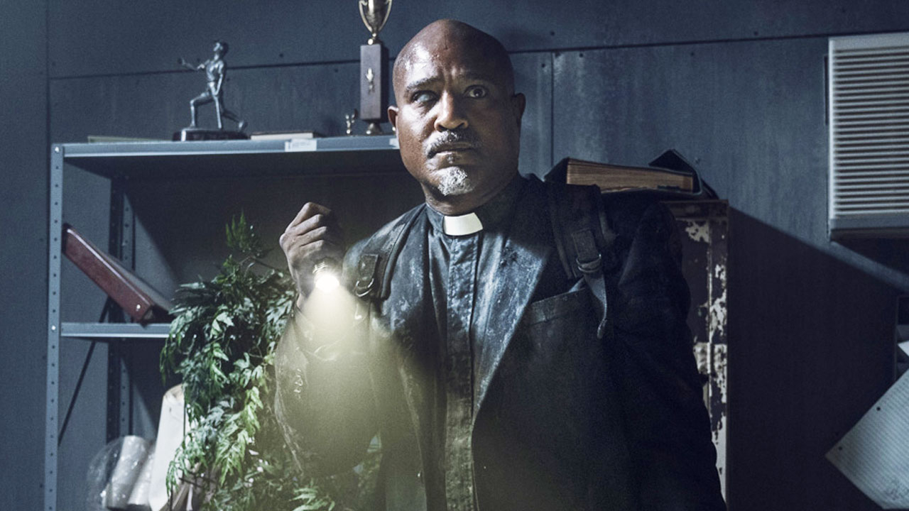 Padre Gabriel no 19º episódio da 10ª temporada de The Walking Dead (S10E19 - "One More").