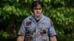 Eugene (Josh McDermitt) nos bastidores da 11ª temporada de The Walking Dead.