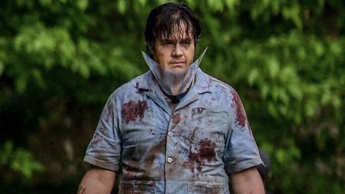 Eugene (Josh McDermitt) nos bastidores da 11ª temporada de The Walking Dead.