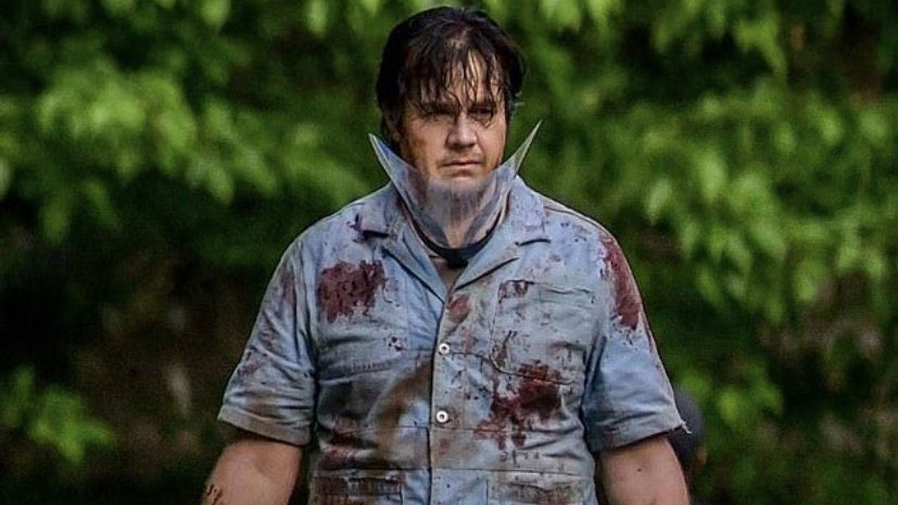 Eugene (Josh McDermitt) nos bastidores da 11ª temporada de The Walking Dead.