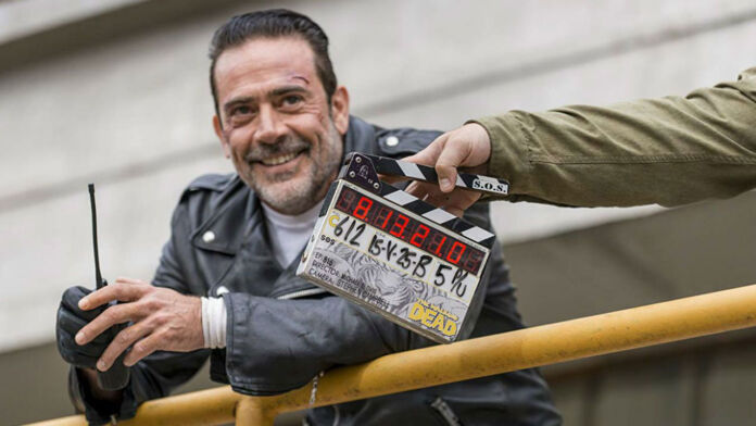 Jeffrey Dean Morgan, o Negan, nos bastidores do 15º episódio da 8ª temporada de The Walking Dead.