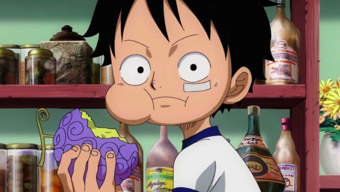 One Piece | Luffy criança comendo a Gomu Gomu no Mi.