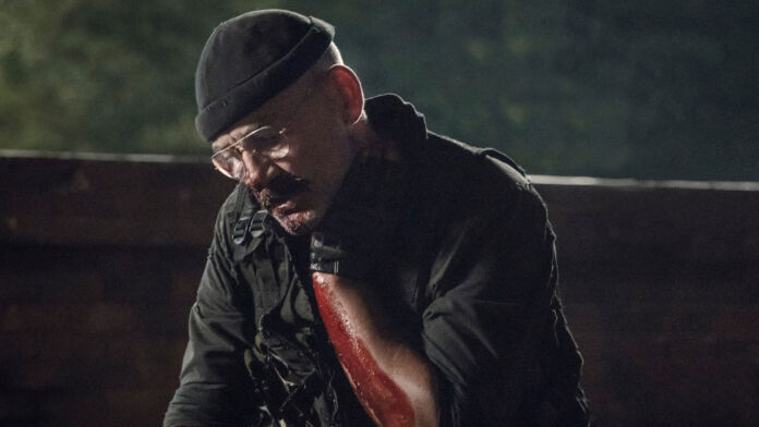 Pope no 8º episódio da 11ª temporada de The Walking Dead (S11E08 - 