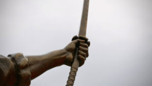 one piece estatua de bronze zoro 04