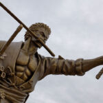 One Piece | Estátua de bronze do Zoro é inaugurada no Japão
