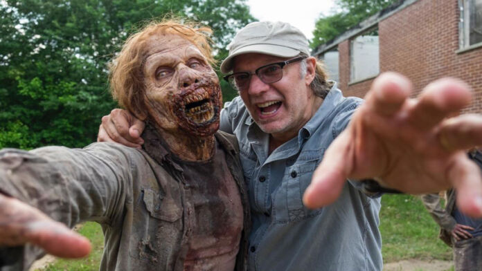Greg Nicotero, diretor, produtor e responsável pelas maquiagens de zumbis em The Walking Dead.