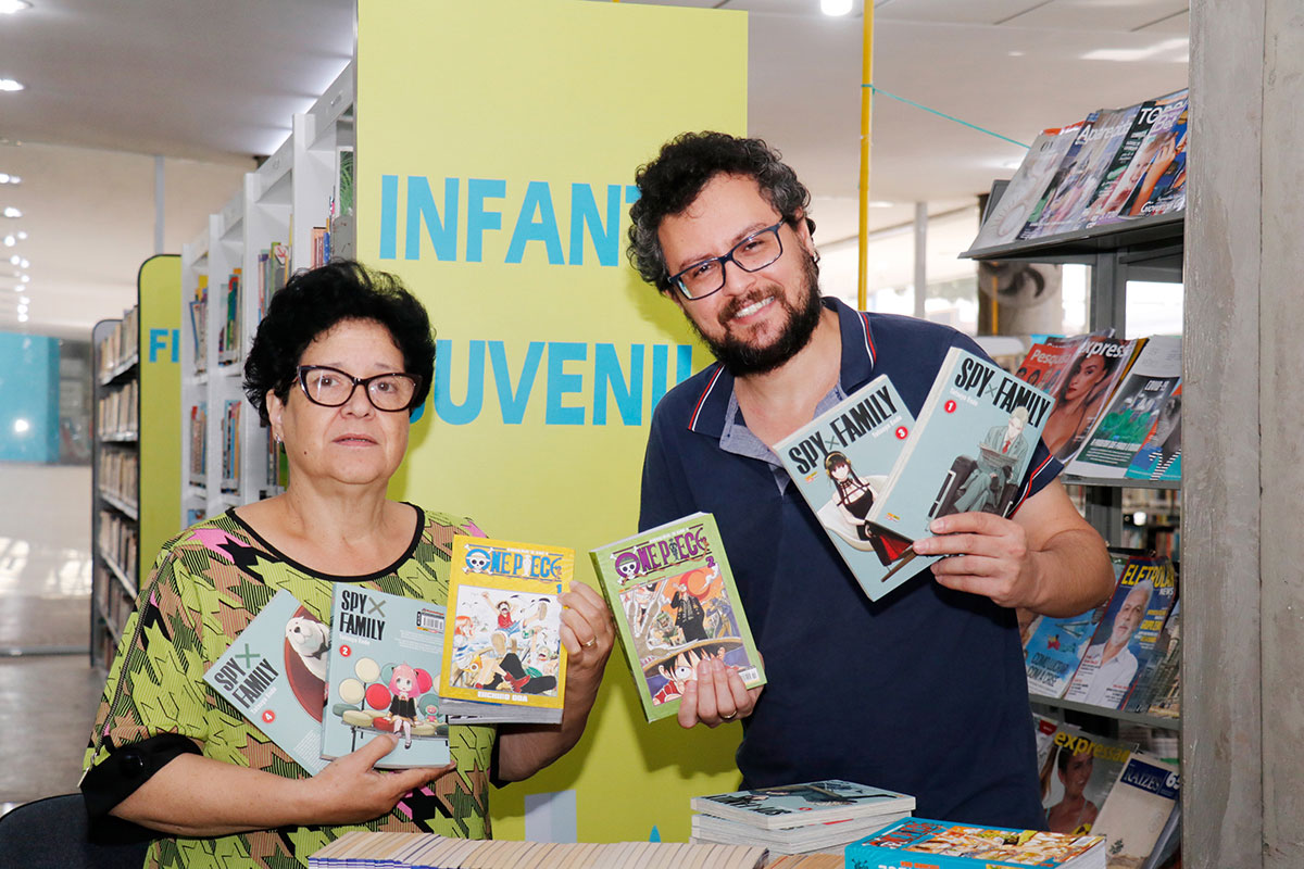 Ana Maria, bibliotecária da Biblioteca Municipal Paul Harris, e Fábio Augusto, um dos idealizadores do Projeto Ohara.